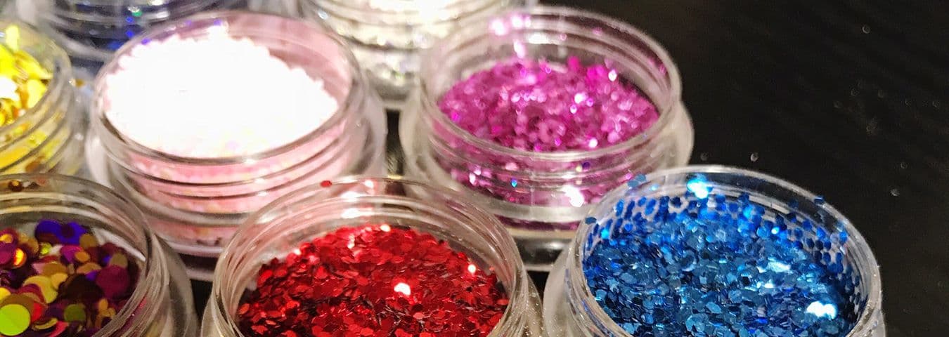 Dicas para tirar glitter da casa e da roupa