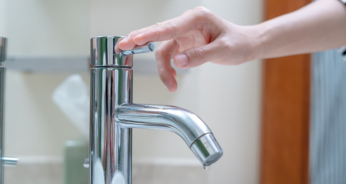 Dicas para economizar água no dia a dia do seu apartamento